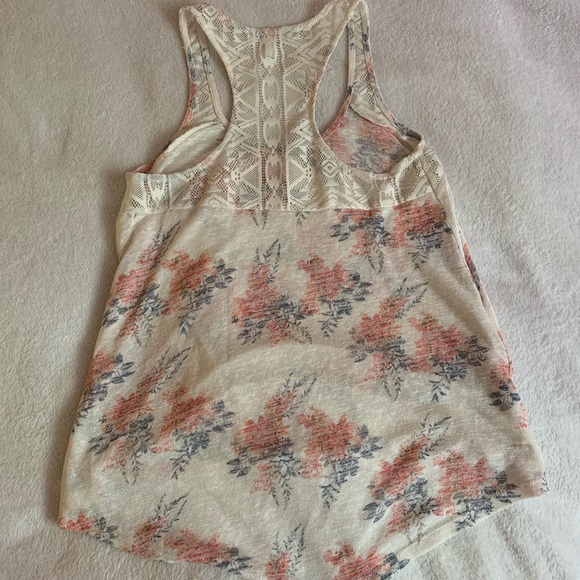 ⭐️2/25⭐️ Aeropostale Tank Top - Picture 2 of 2